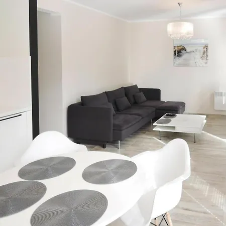 Apartment In Near Sandy *