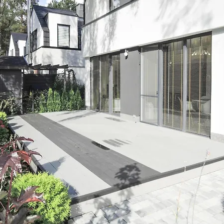 Apartment In Near Sandy