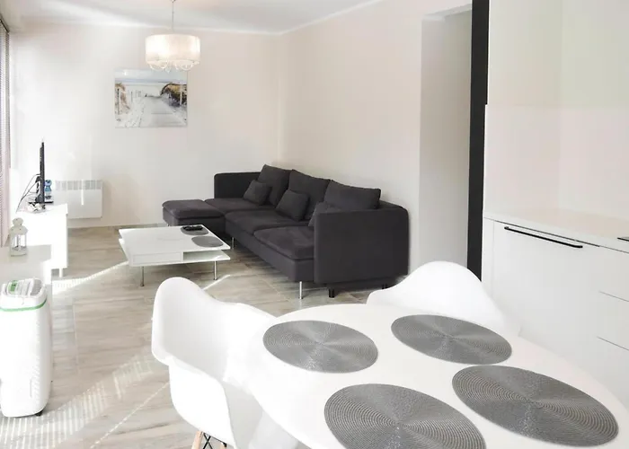 In Near Sandy Apartament