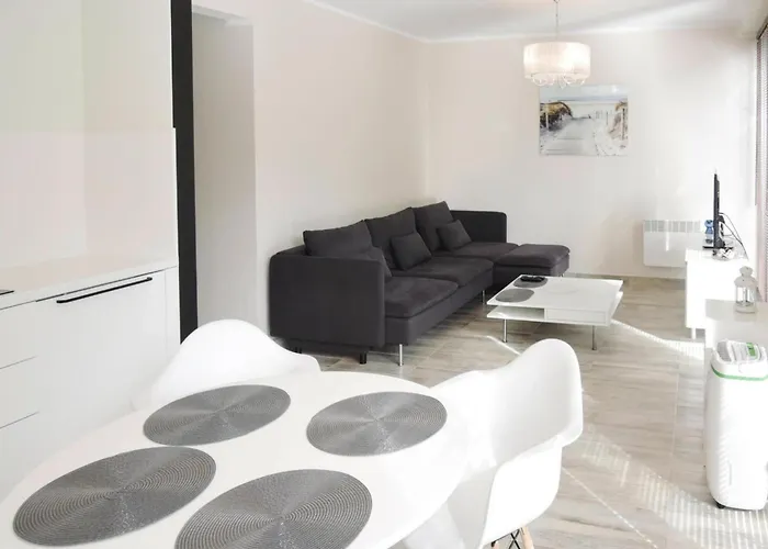 Apartament In Near Sandy *