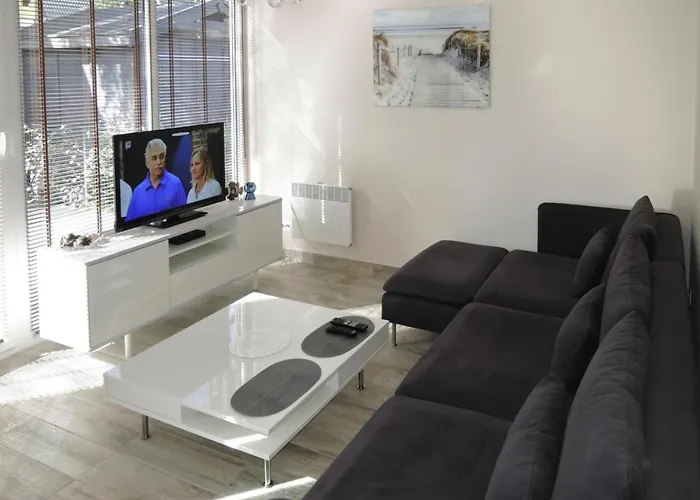 In Near Sandy Apartament